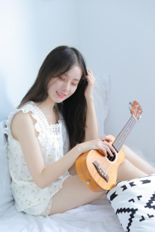 同桌上课吃我的小兔兔小说